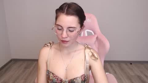 Snapshot of kisulya_meow246 chatting on October 14, 2:19 pm Vikki Rose online show from October 14, 2:19 pm