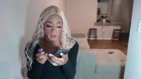 kittencrown online show from March 27, 6:15 am