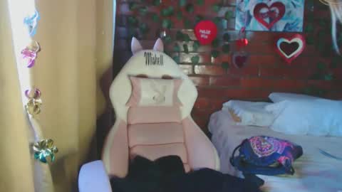 Daniela Ferreira online show from February 27, 12:05 pm