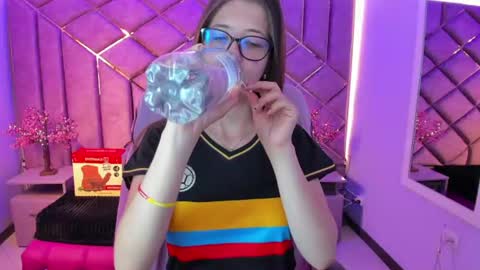 Sarah online show from June 23, 3:43 pm