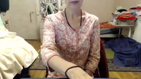 KiuminBerry online show from October 5, 4:45 pm