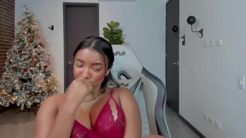 Snapshot of kleogold_1 chatting on December 10, 2:05 am Christina online show from December 10, 2:05 am