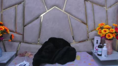 Snapshot of kloe_candy1 chatting on December 20, 5:04 am kloe online show from December 20, 5:04 am