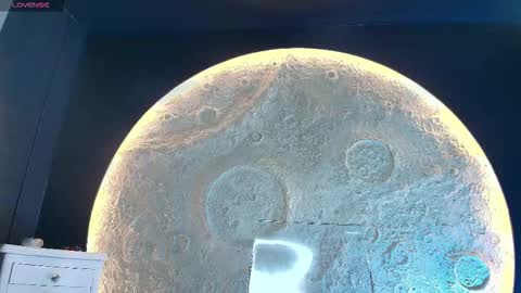 K L O E online show from September 12, 12:01 pm