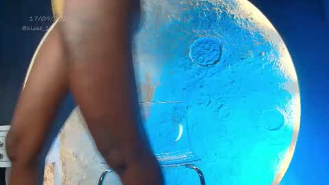 K L O E online show from September 17, 12:14 pm