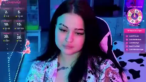 Mia online show from December 18, 4:39 pm