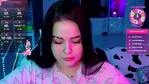 Mia online show from December 14, 6:30 pm