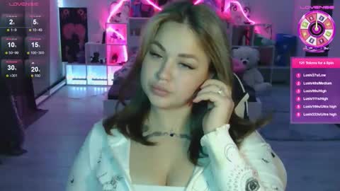 Mia online show from October 25, 8:15 pm