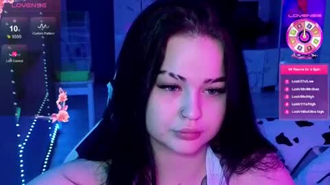 Mia online show from December 17, 2:33 pm