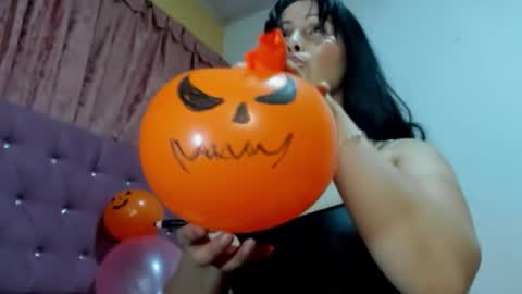 Snapshot of konie_hot chatting on October 11, 2:38 am konie Diaz online show from October 11, 2:38 am
