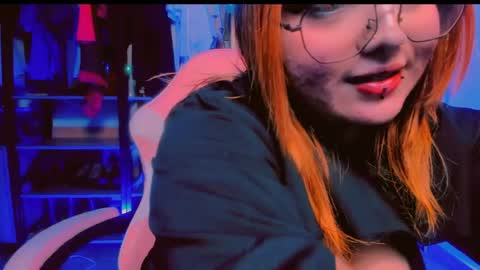 Khloe online show from April 17, 11:40 pm