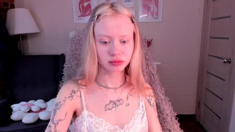 kris_grant online show from April 8, 11:34 am