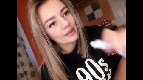 KrissSexi online show from February 2, 5:42 am