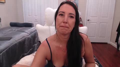 Krissy online show from March 1, 1:55 pm