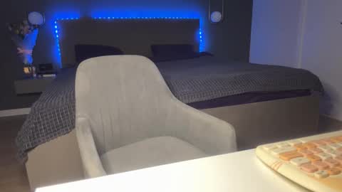 Kristi online show from November 25, 4:14 am