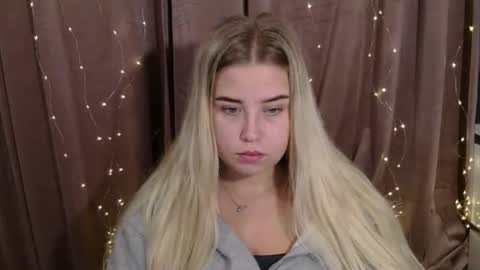 Snapshot of kristyflowers chatting on December 6, 6:37 am KristyFlowers online show from December 6, 6:37 am