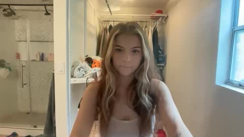 kyky online show from April 19, 3:23 pm