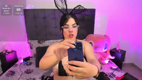 Kylie  online show from October 31, 1:37 pm