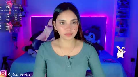 k ylie online show from February 13, 10:33 pm