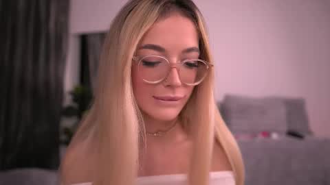 Kylie online show from November 24, 10:45 pm