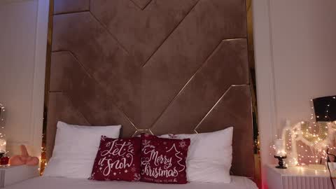 Kylie  online show from December 30, 5:04 am