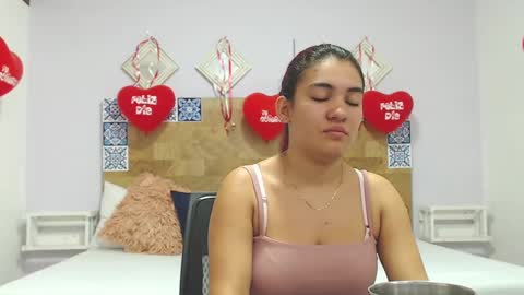 Snapshot of kyliiebaker chatting on February 20, 11:42 am Kylie online show from February 20, 11:42 am