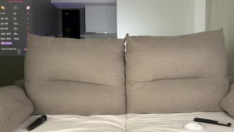 Julie online show from March 25, 8:28 am