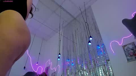 Melanie online show from November 30, 8:46 pm