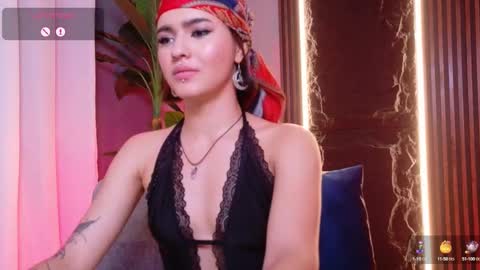 Snapshot of la_diabla_111_ chatting on October 13, 7:05 pm Karime online show from October 13, 7:05 pm