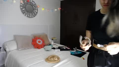 Catalina online show from April 12, 3:31 am