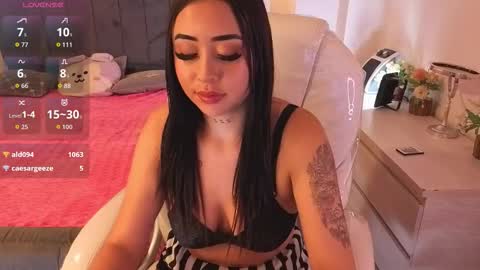  L A R A   online show from November 5, 10:48 pm