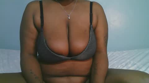 lady_dearra online show from February 27, 4:01 am