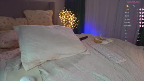 Ella online show from November 29, 8:24 pm