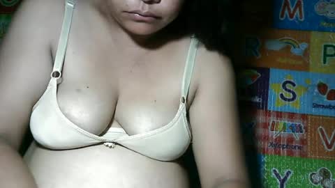 lady_love063 online show from May 10, 9:39 pm