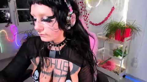 Mia online show from February 14, 7:49 pm