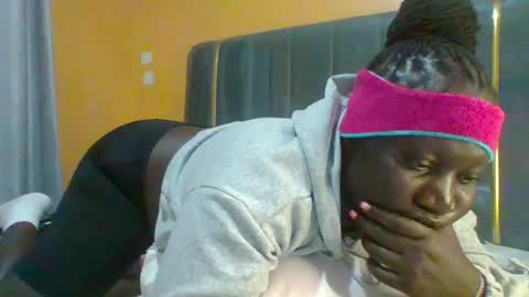 lindah32 online show from July 11, 12:54 am