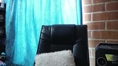 laia_hadid online show from December 5, 6:53 pm