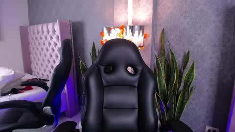 Laila Stilwills online show from March 23, 6:08 am