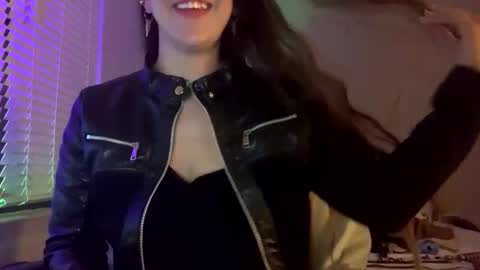 Lainey online show from February 12, 6:15 am