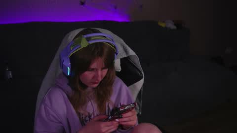 Kay online show from October 25, 8:48 pm