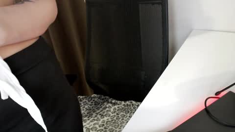 LanaDreamX online show from April 9, 5:29 pm