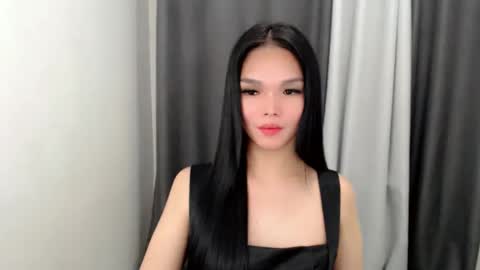 lanawyatt_ online show from November 6, 6:25 pm