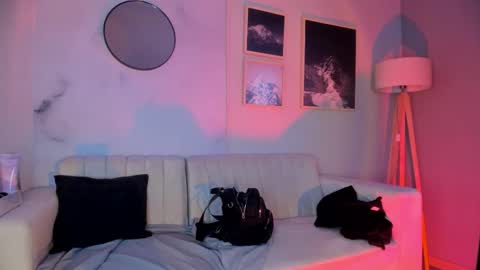 Lara Madisson online show from February 10, 5:43 am