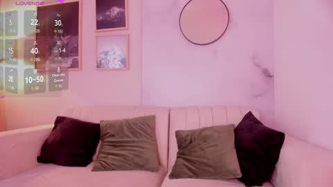 Snapshot of lara_madisson chatting on October 20, 5:10 am Lara Madisson online show from October 20, 5:10 am