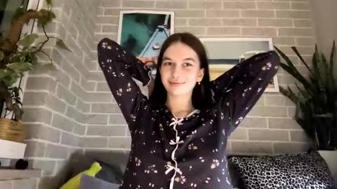 lara online show from March 20, 6:13 pm