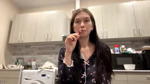 lara online show from March 29, 7:35 pm