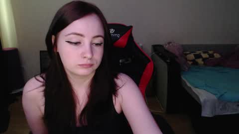 Laralianna online show from April 29, 9:45 am