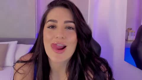 Laura online show from June 5, 8:37 pm