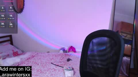 larawinters online show from October 1, 9:09 pm