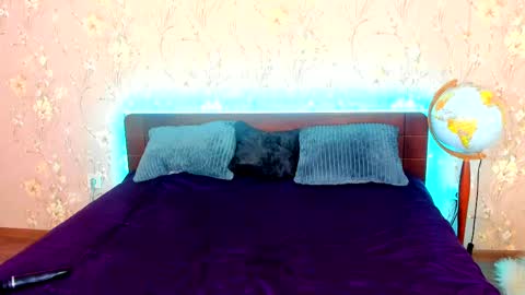 Snapshot of lasscherry18 chatting on February 24, 2:03 pm LassCherry18 online show from February 24, 2:03 pm